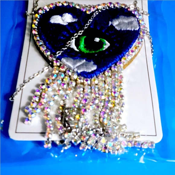 NECKLACE IS AS PRETTY AS IT APPEARS - Picture 3 of 3